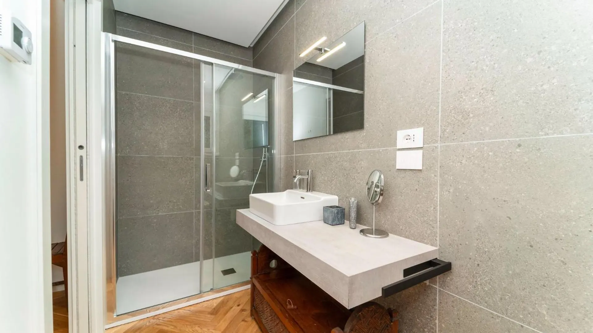 Nivola House, Bilocale Su Tre Livelli E Terrazzo Appartement Milaan