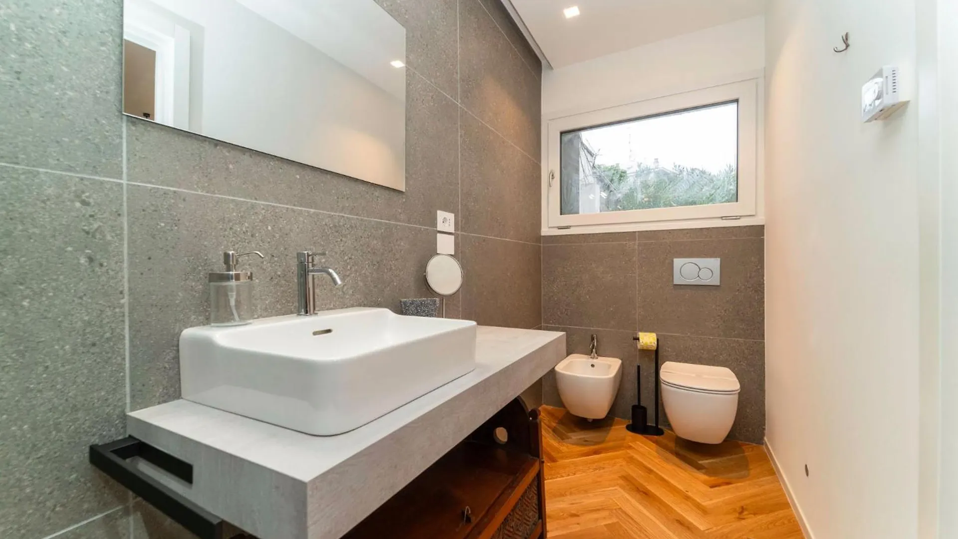 Nivola House, Bilocale Su Tre Livelli E Terrazzo Appartement Milaan 0*,